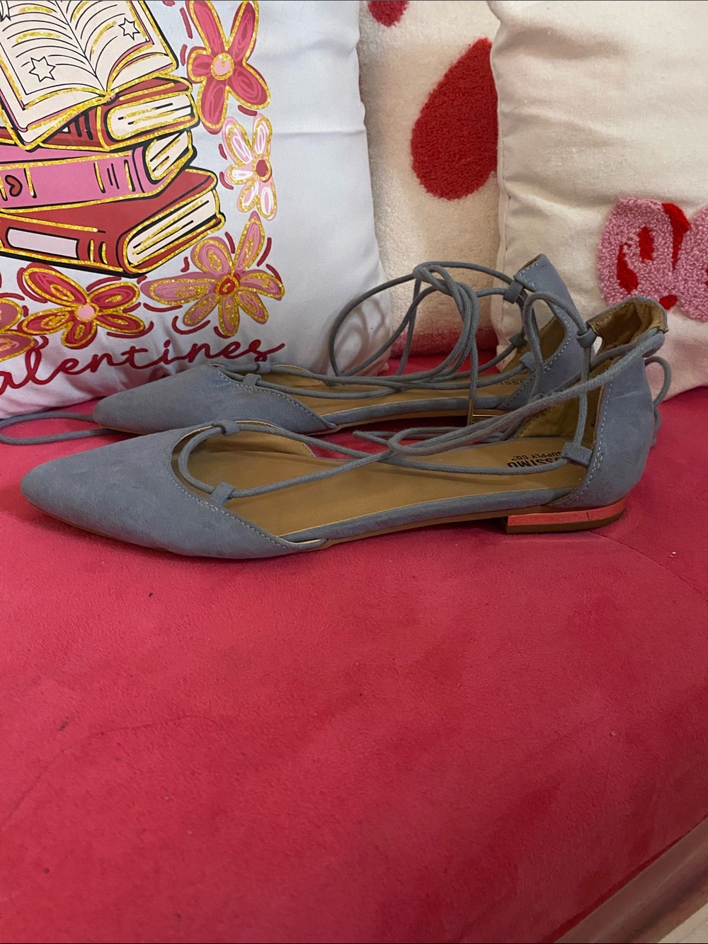 Lace-Up Pointed Toe Flat in Light blue